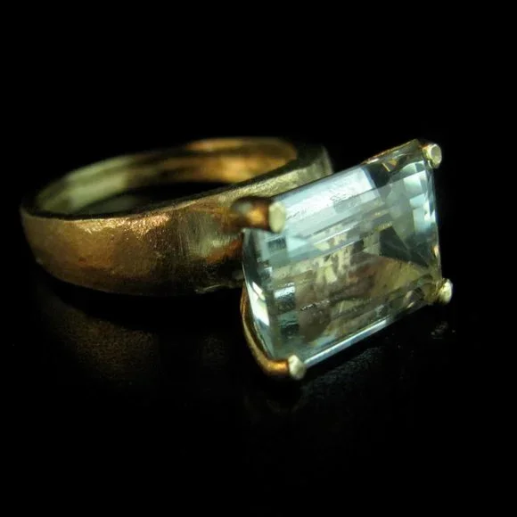 Gold Aquamarine ring. 14K solid yellow gold ring with big Aquamarine stone.